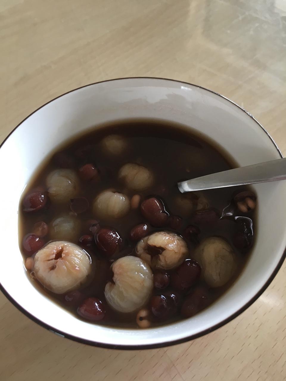 红豆薏仁龙眼养颜汤