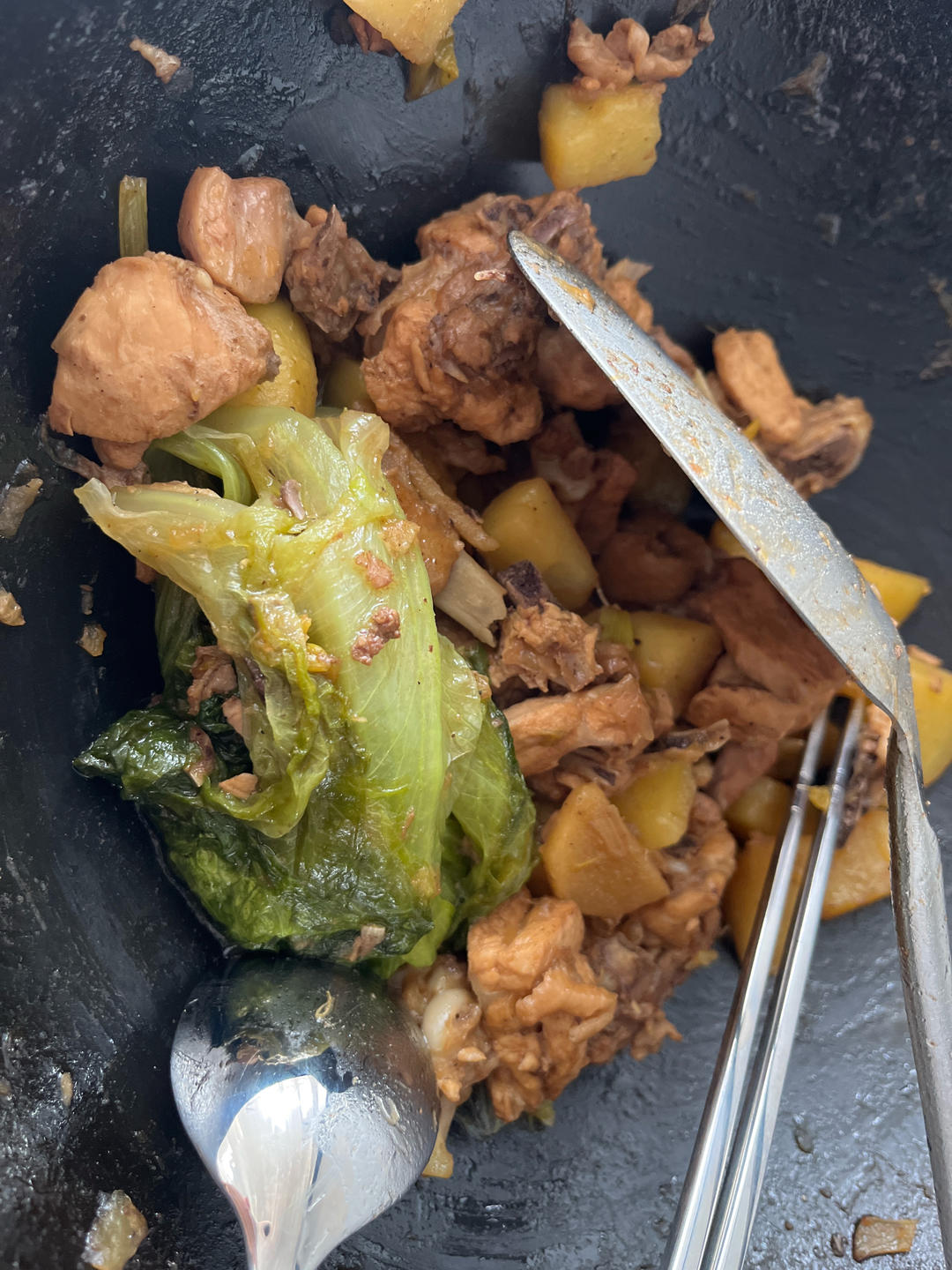 叮，土豆炖鸡块来啦，超级下饭！汤汁和米饭绝配😋