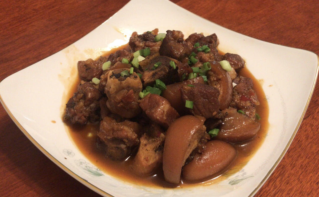 美味的家常菜：红烧猪蹄