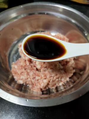 韭菜猪肉饺子(附擀皮和最简单的饺子包法)的做法 步骤3