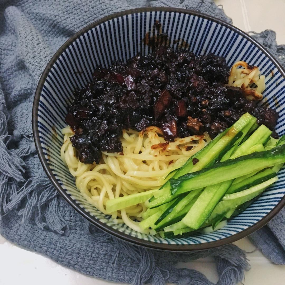 七七七饭做的韩式炸酱面