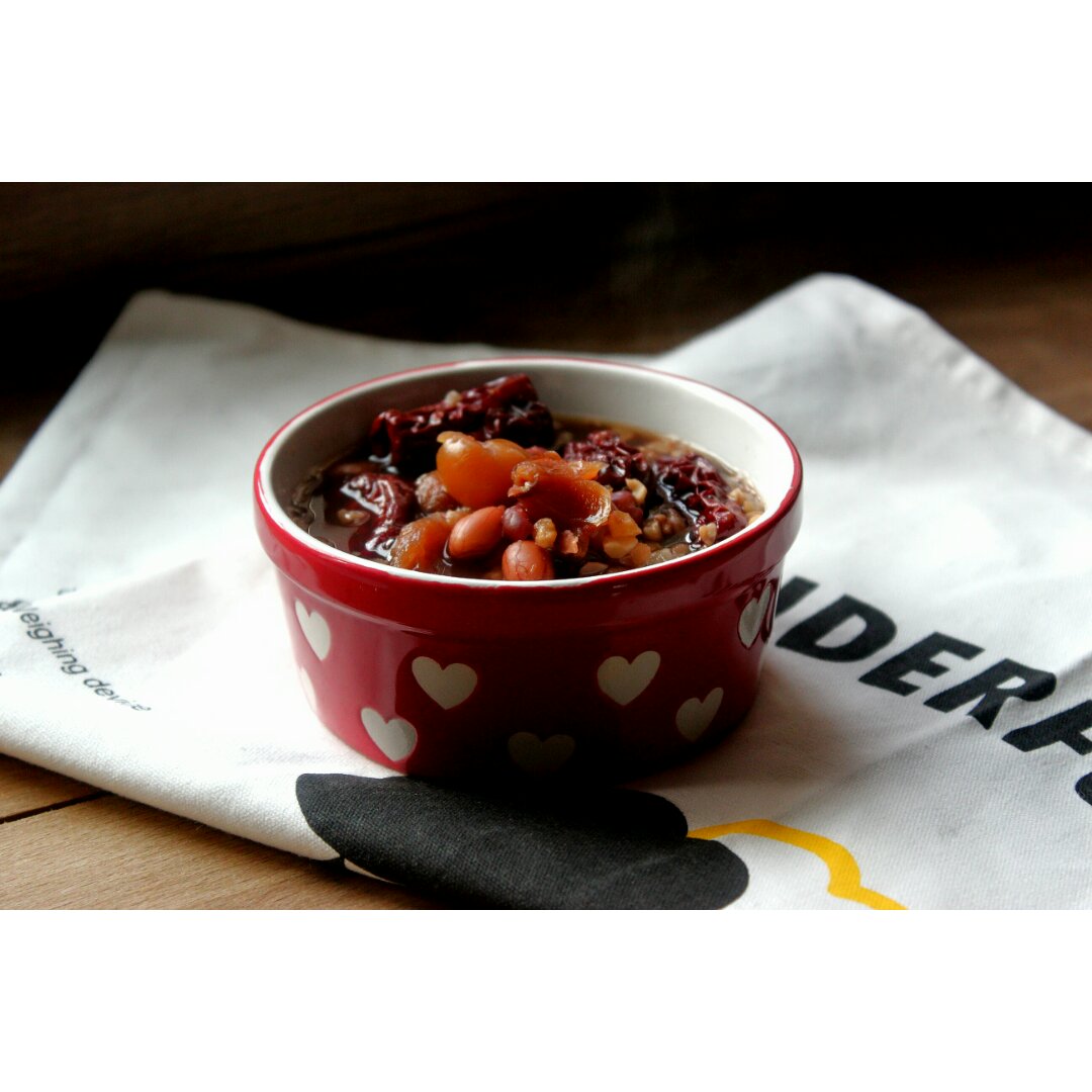 桂圆红枣赤豆甜汤，女人最爱。