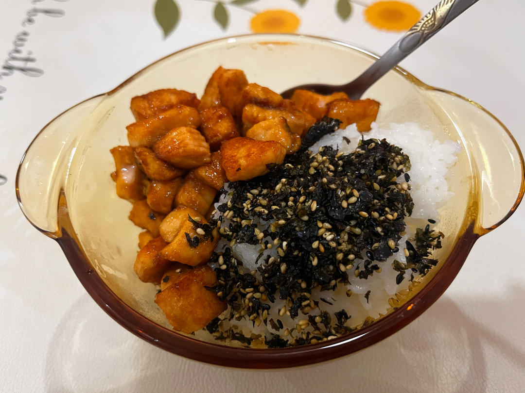 三文鱼饭（一人食，十分钟就做好）