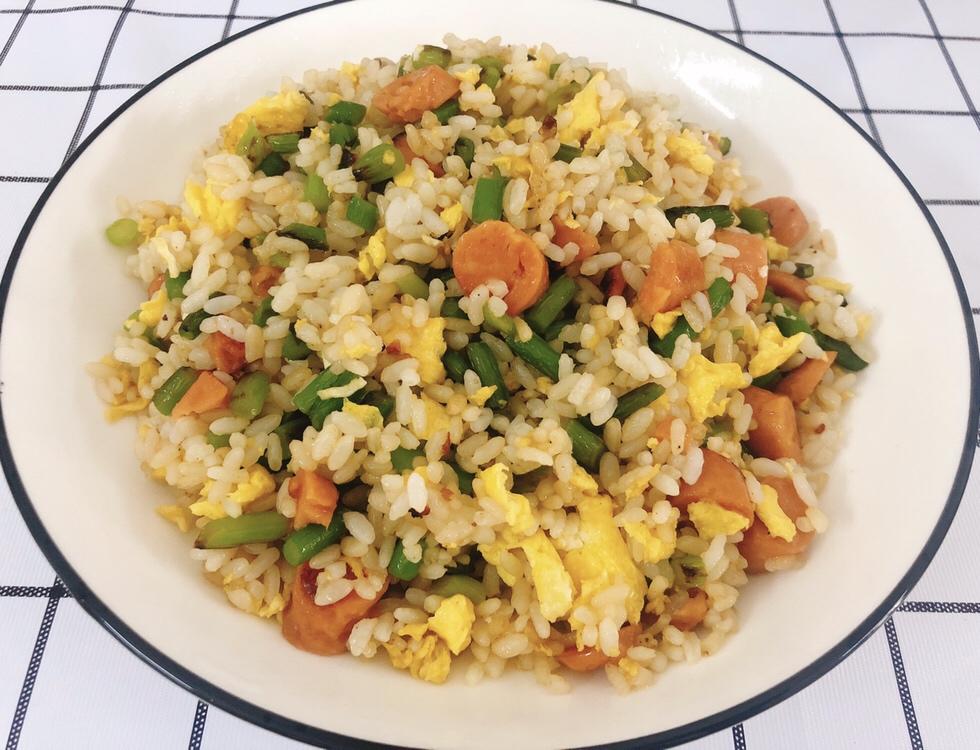 美味营养的什锦蛋炒饭来啦！的做法
