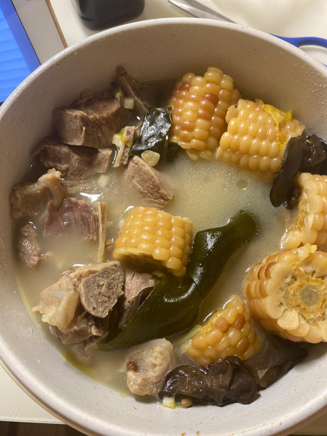 海带玉米排骨汤