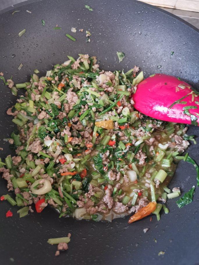 芹菜牛肉末「下饭神器」