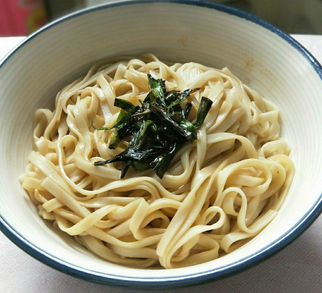 10分钟搞定的一碗葱油拌面