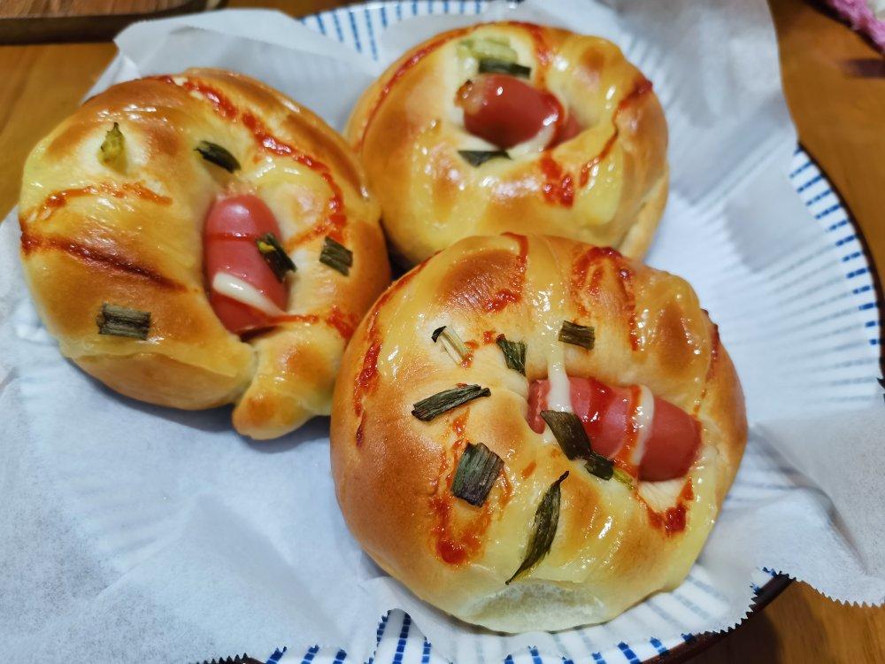 脆皮肠仔餐包
