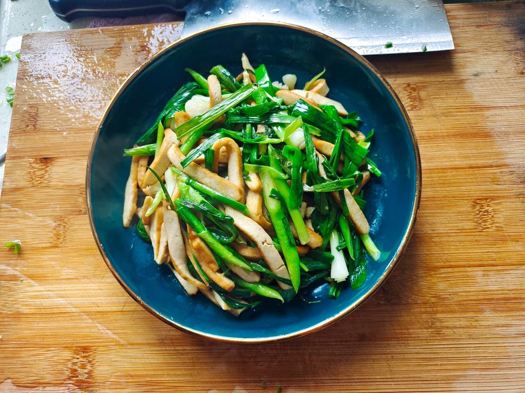 蒜苗素炒豆腐干