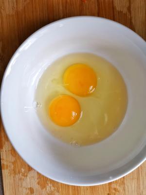 「健康餐」香菇木耳炒鸡蛋的做法 步骤2