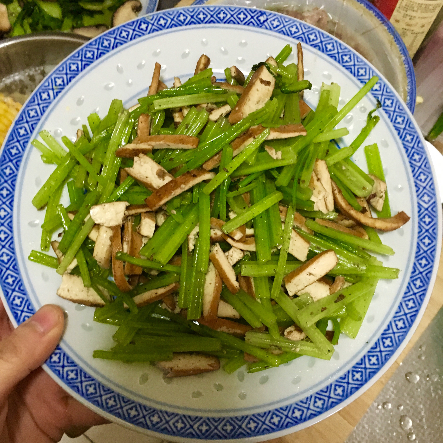 素菜：芹菜炒豆腐干