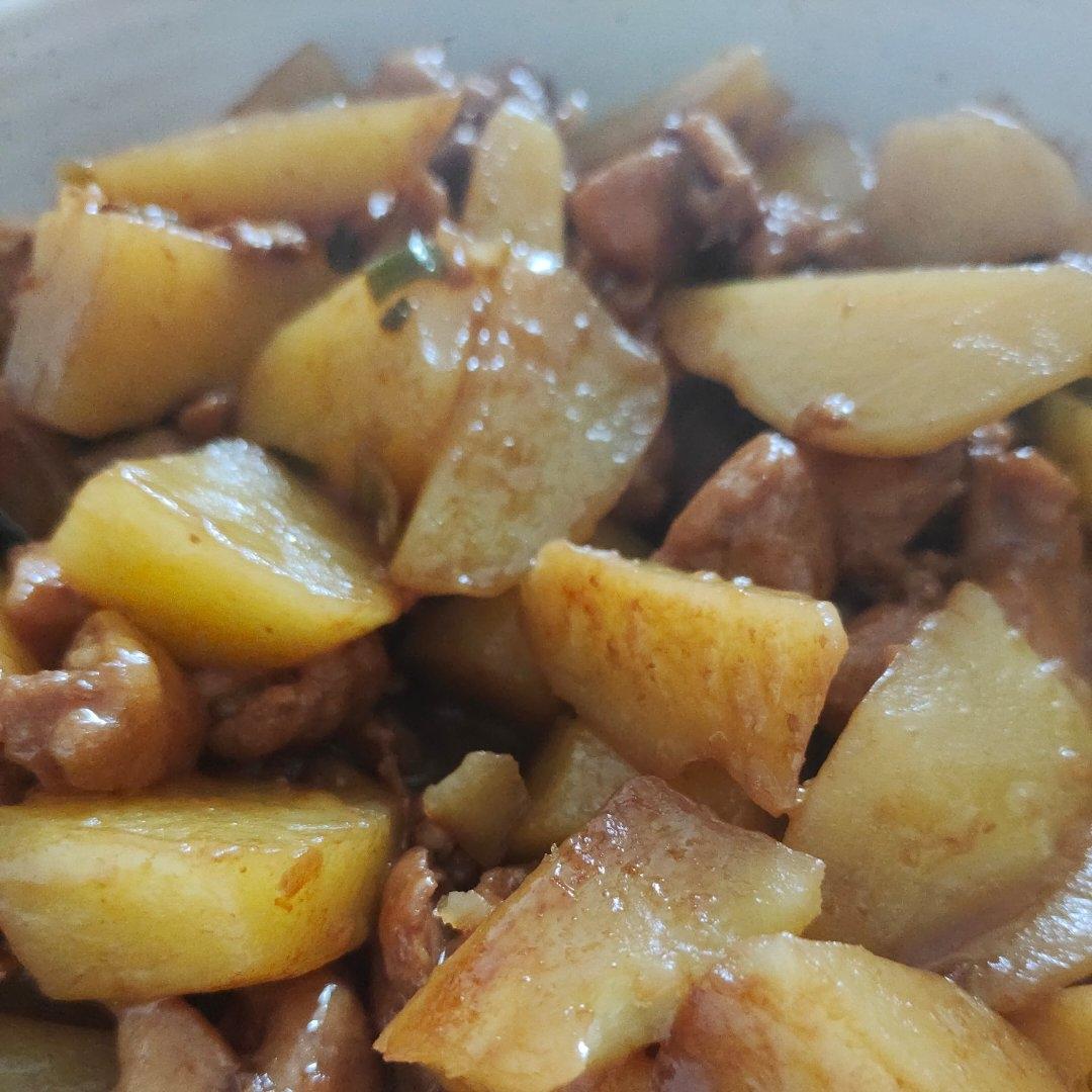 鸡腿肉炖土豆
