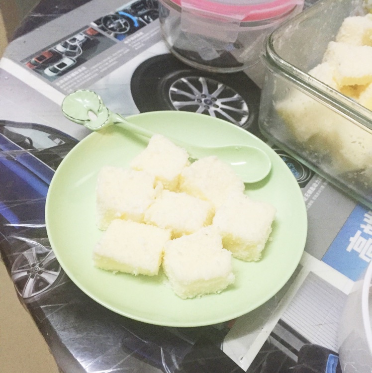 椰丝牛奶小方糕