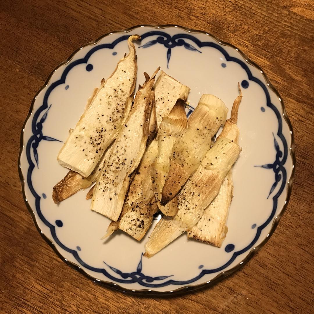 鲜嫩多汁的烤茭白