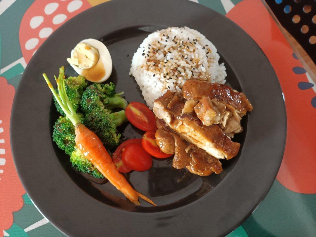 照烧鸡腿饭