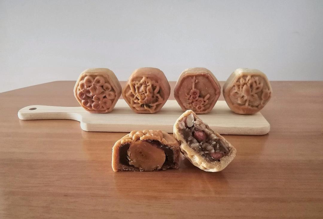 广式蛋黄莲蓉月饼