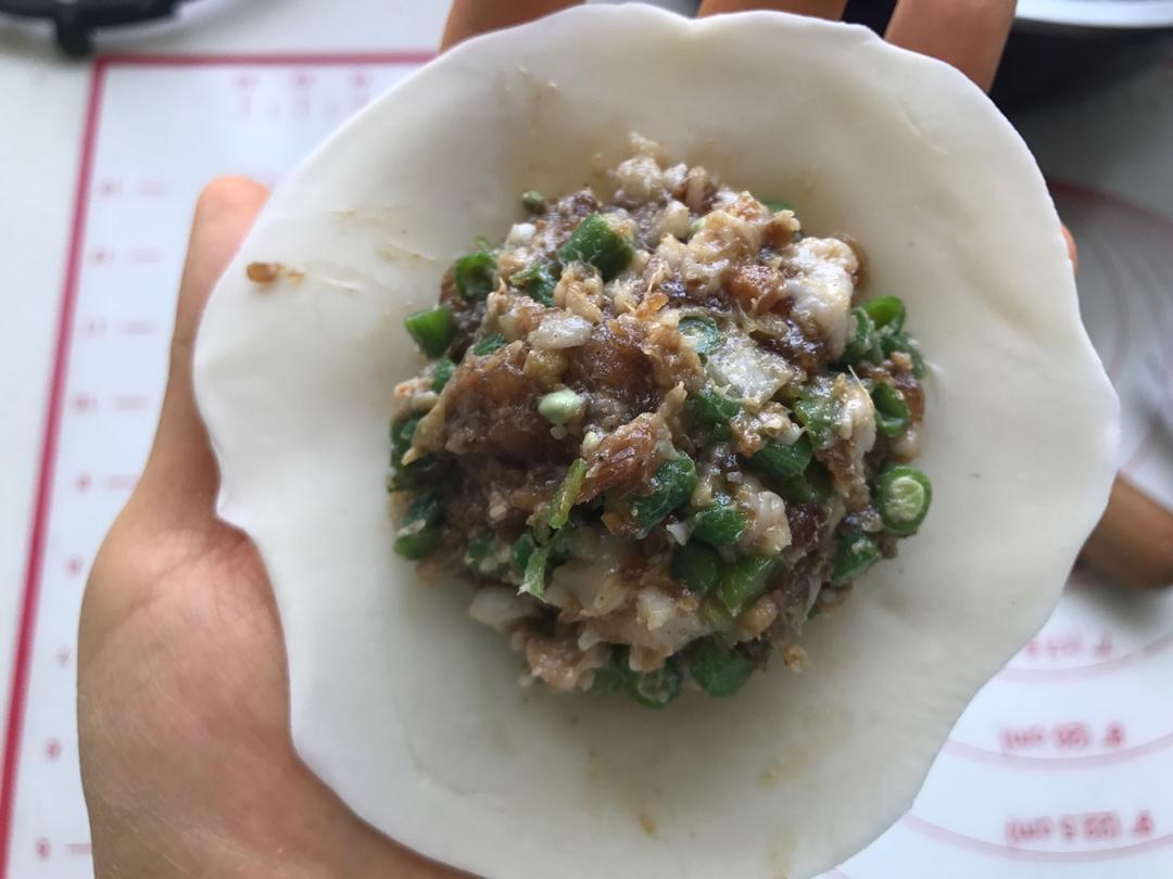 豇豆油渣猪肉蒸饺