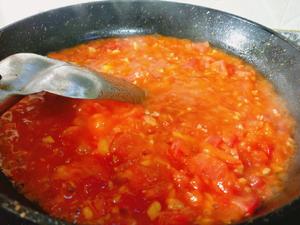 番茄丸子砂锅米线的做法 步骤3