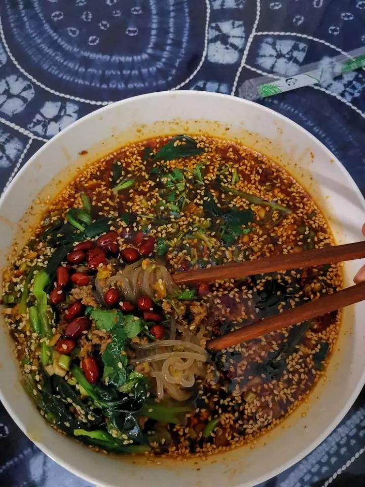 夺命肉末酸辣粉