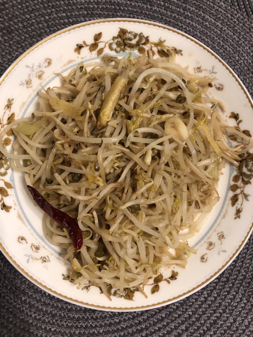 厨师长教你：“炝炒绿豆芽”的家常做法，味道非常赞