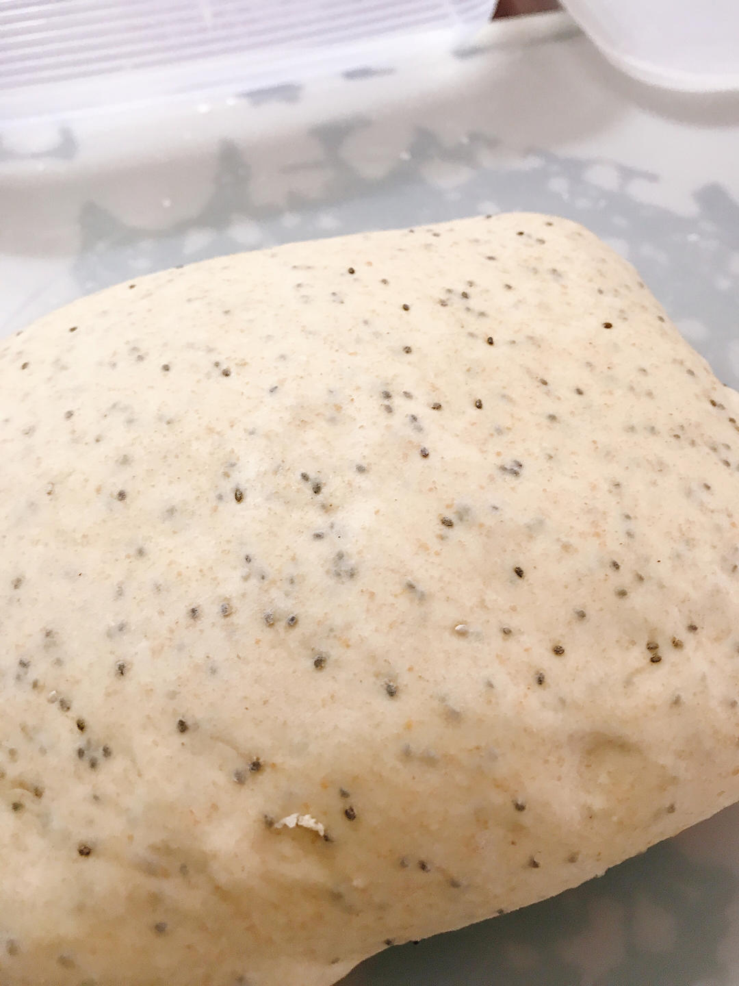 柔软的蜂蜜牛乳全麦吐司