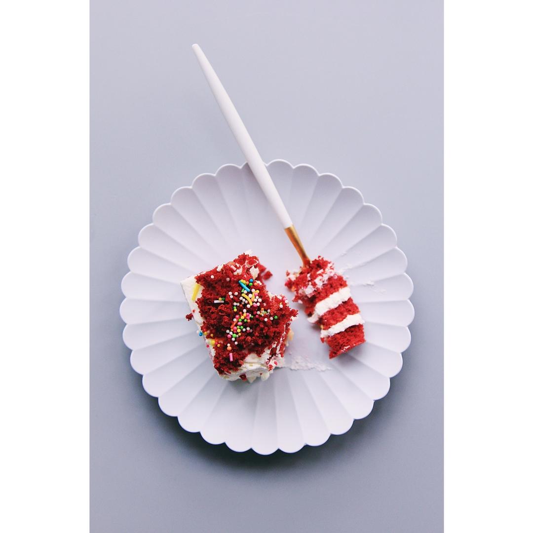 无需抹面的轻卡红丝绒蛋糕/低卡配方+装饰窍门+挤花方法/烘焙视频蛋糕篇11「美式蛋糕」