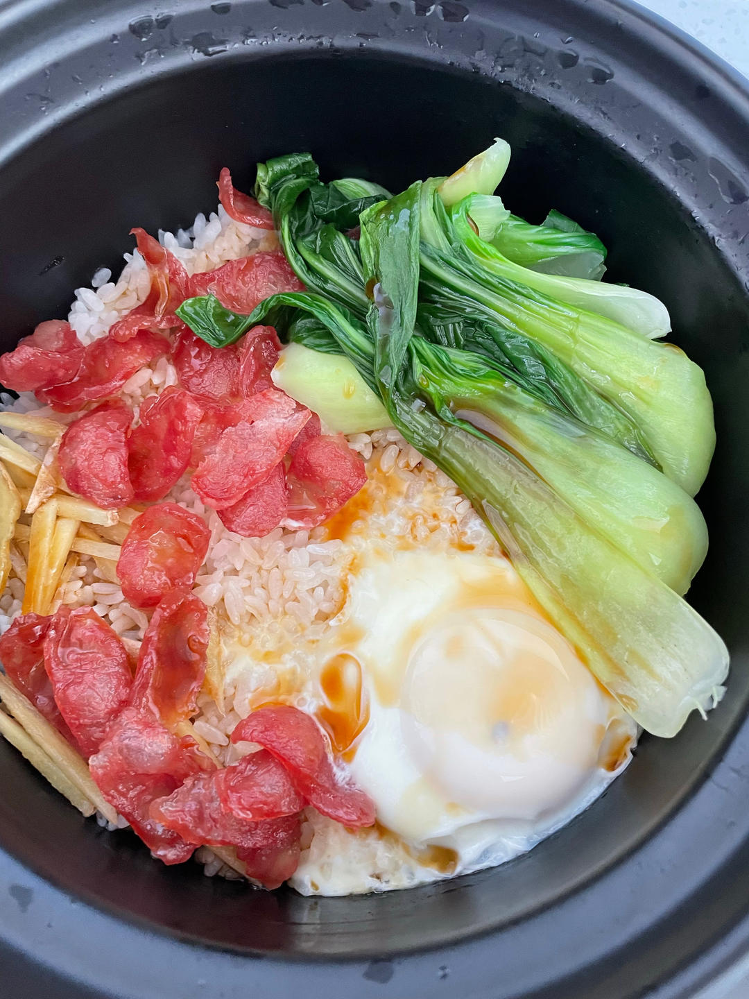 广式腊味煲仔饭