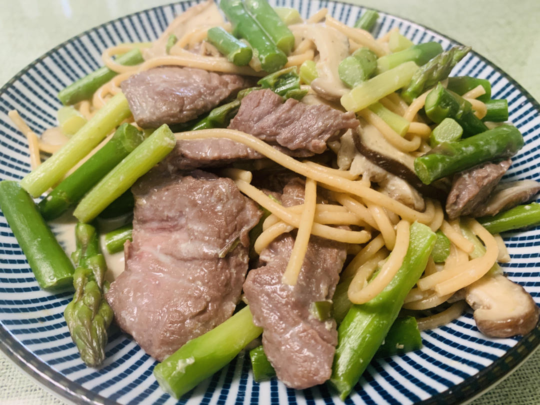 蘑菇培根芦笋奶油意面