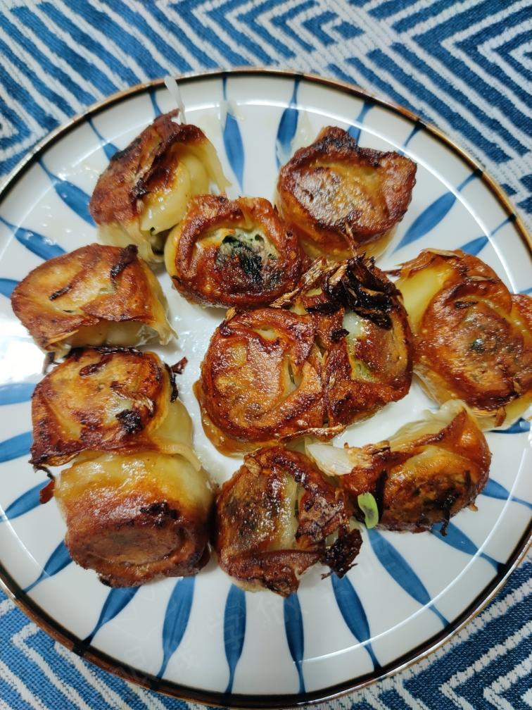 快手营养早餐/嘎嘣脆/根本停不下来/水煎大馄饨的做法