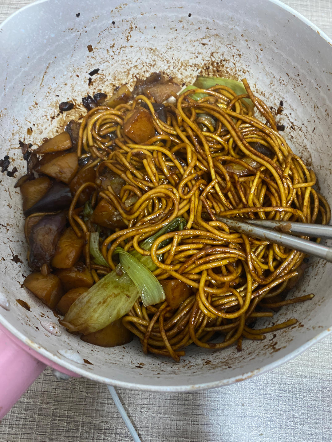 土豆茄子焖面