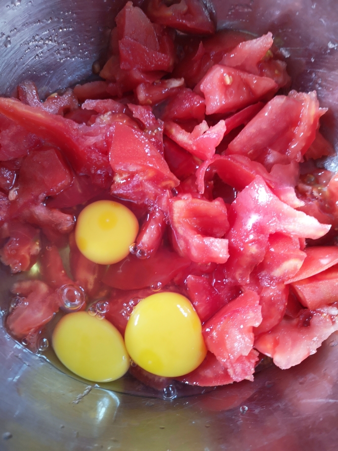 西红柿炒鸡蛋（浓郁黄油版）的做法 步骤2