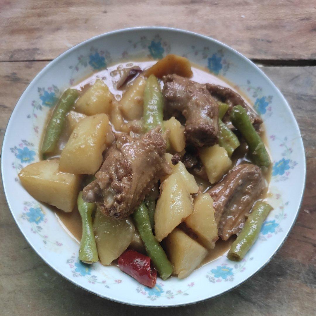 土豆豆角炖鸡块