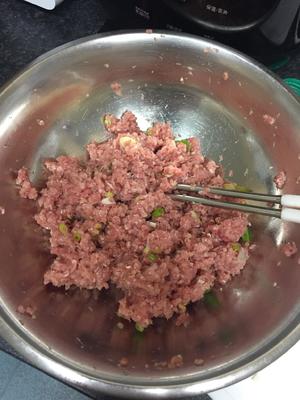 白菜猪肉蘑菇饺子的做法 步骤1