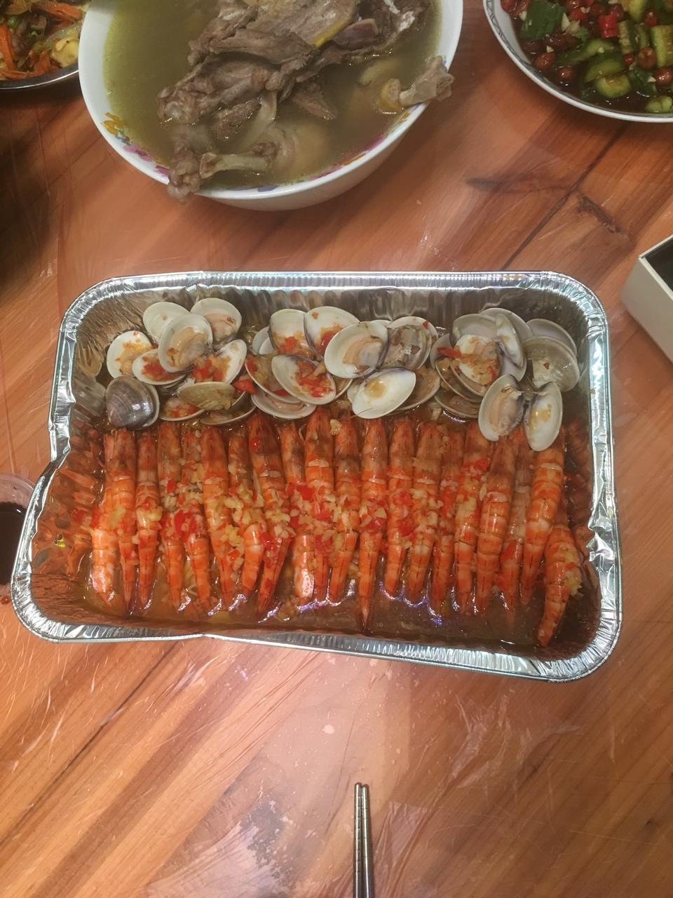 蒜蓉金针菇烤花蛤虾