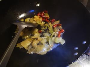 泡椒酸菜鱼的做法 步骤4