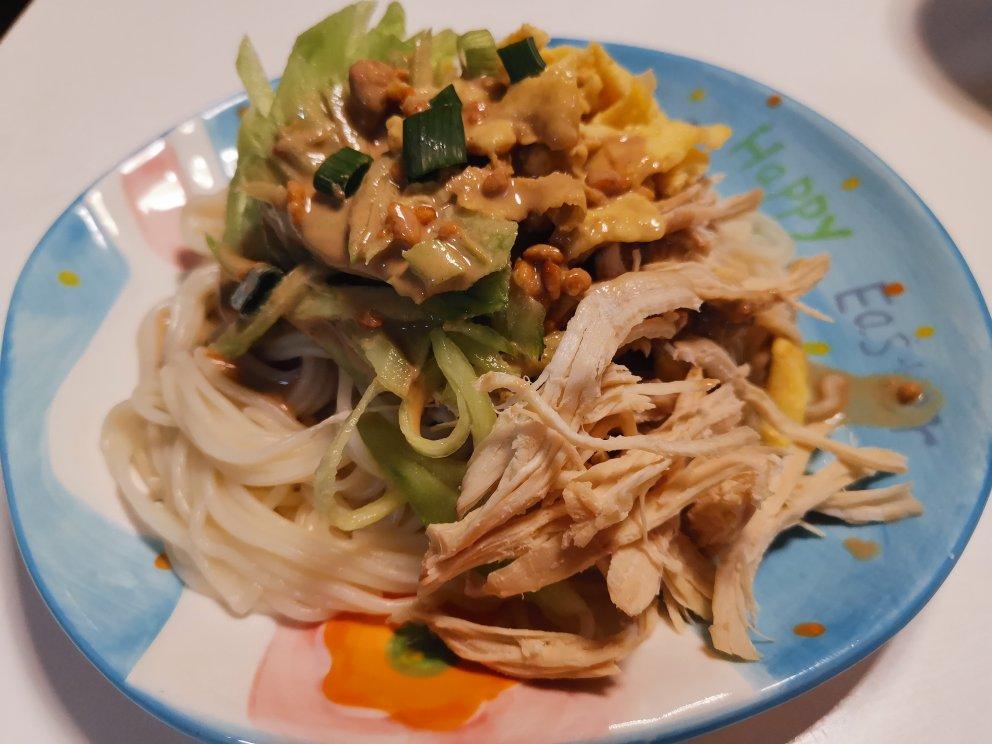 鸡丝麻酱凉面