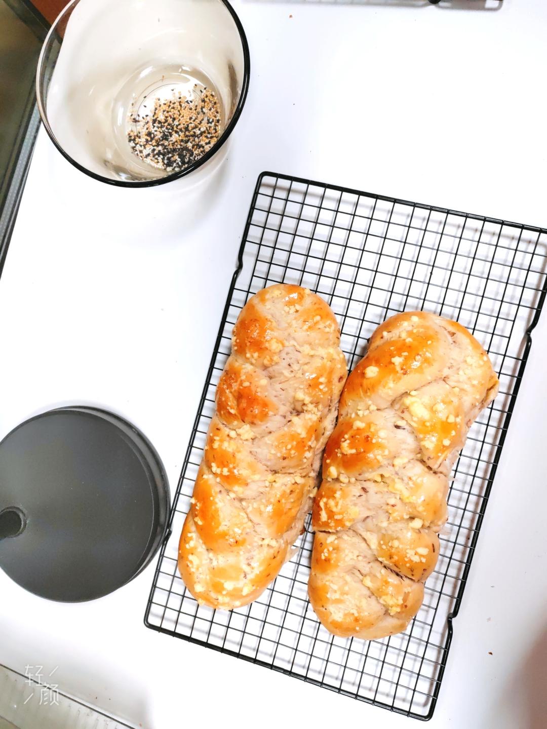 椰奶红豆辫子包