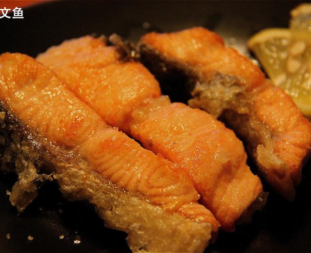 煎三文鱼（最朴素，脆皮好吃不浪费～）的做法