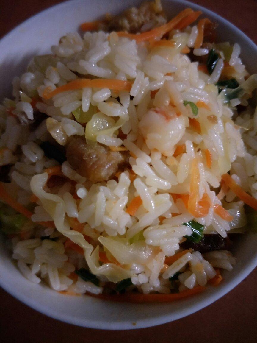 卷心菜胡萝卜香肠饭