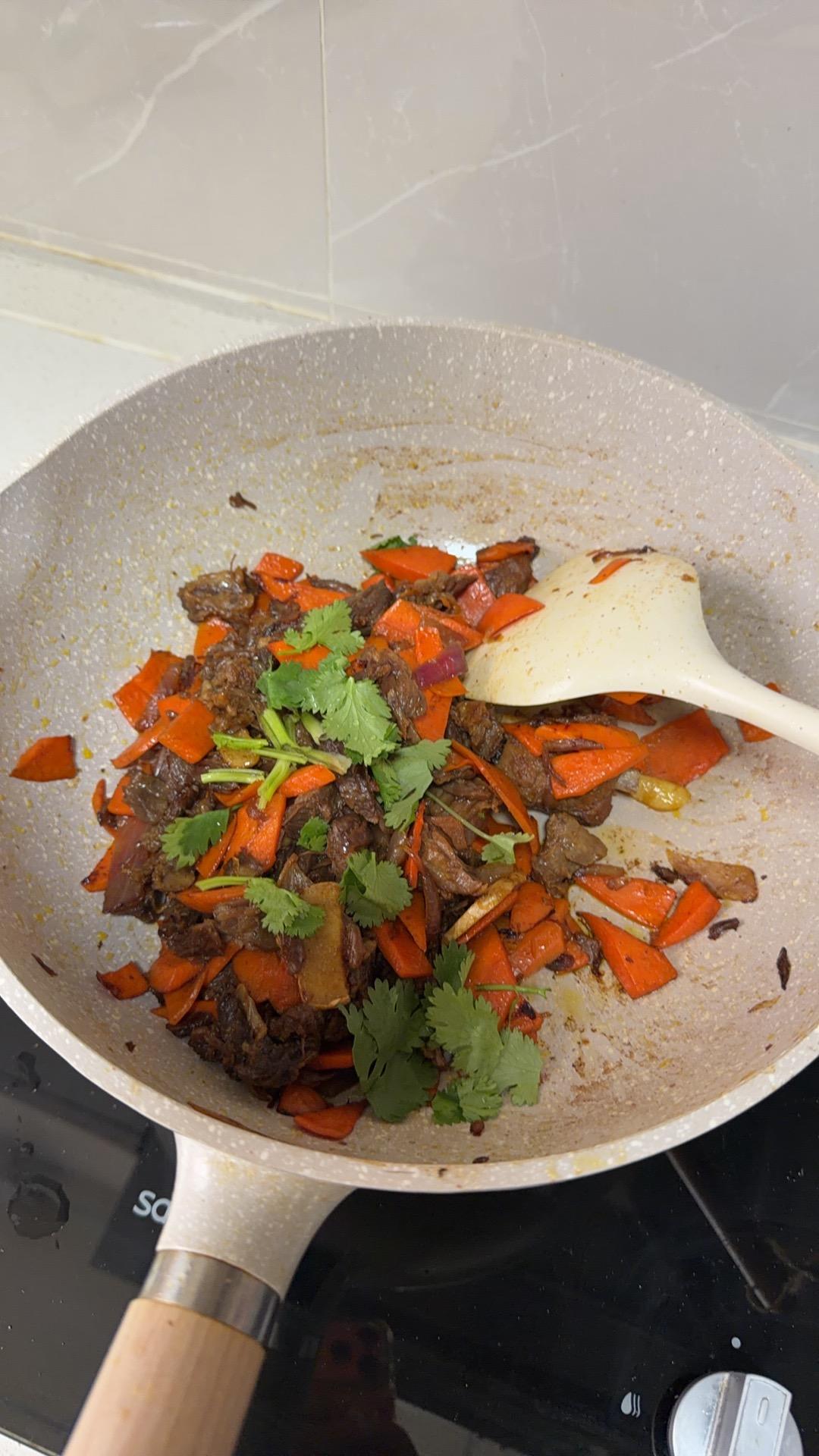 胡萝卜洋葱炒牛肉