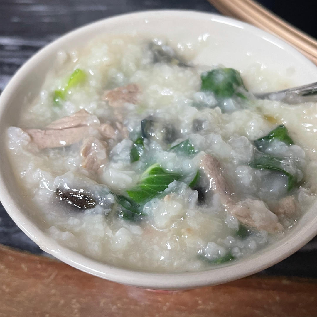 妈妈👩教我做的皮蛋瘦肉粥🥣简单快捷美味😋
