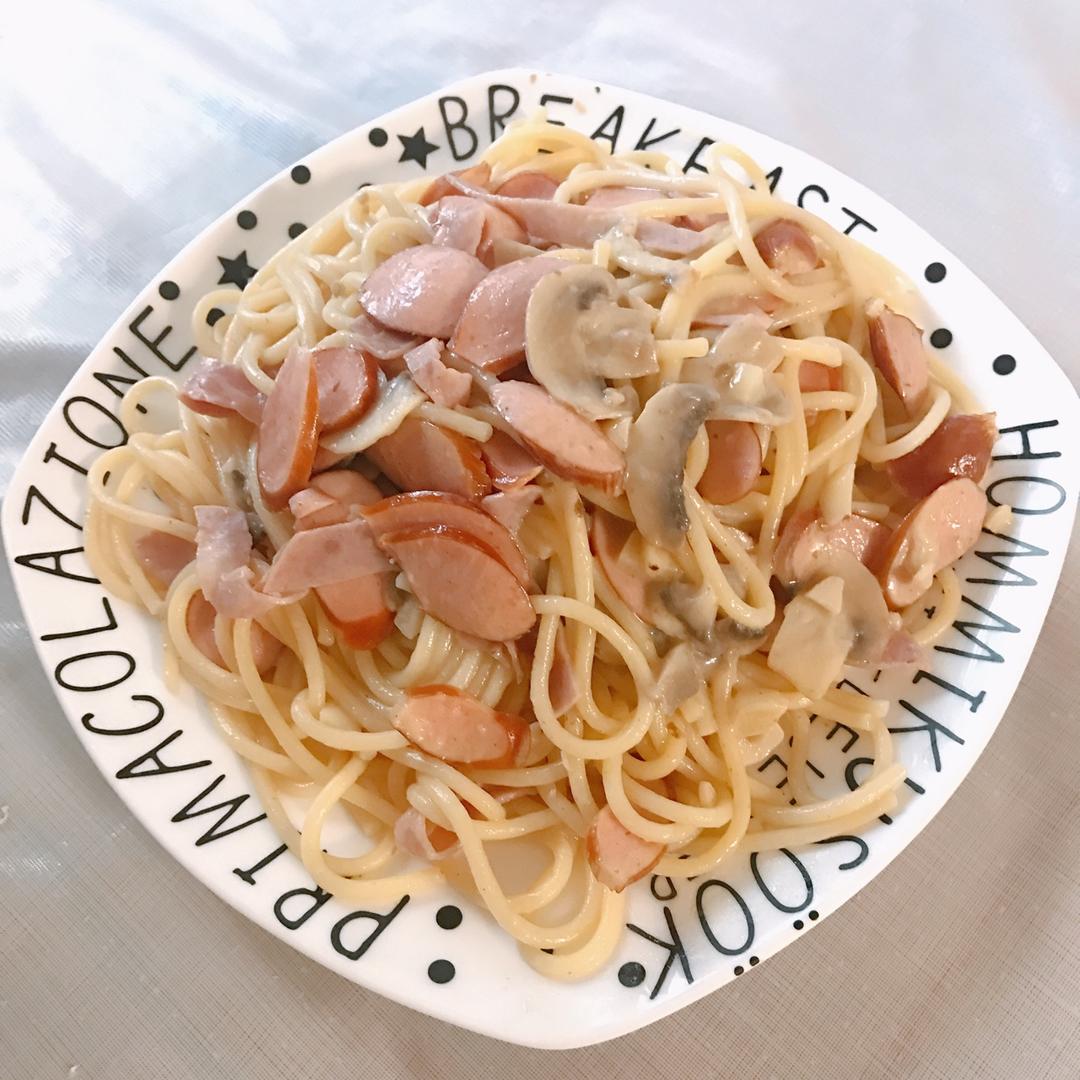 白蘑菇奶油培根意面