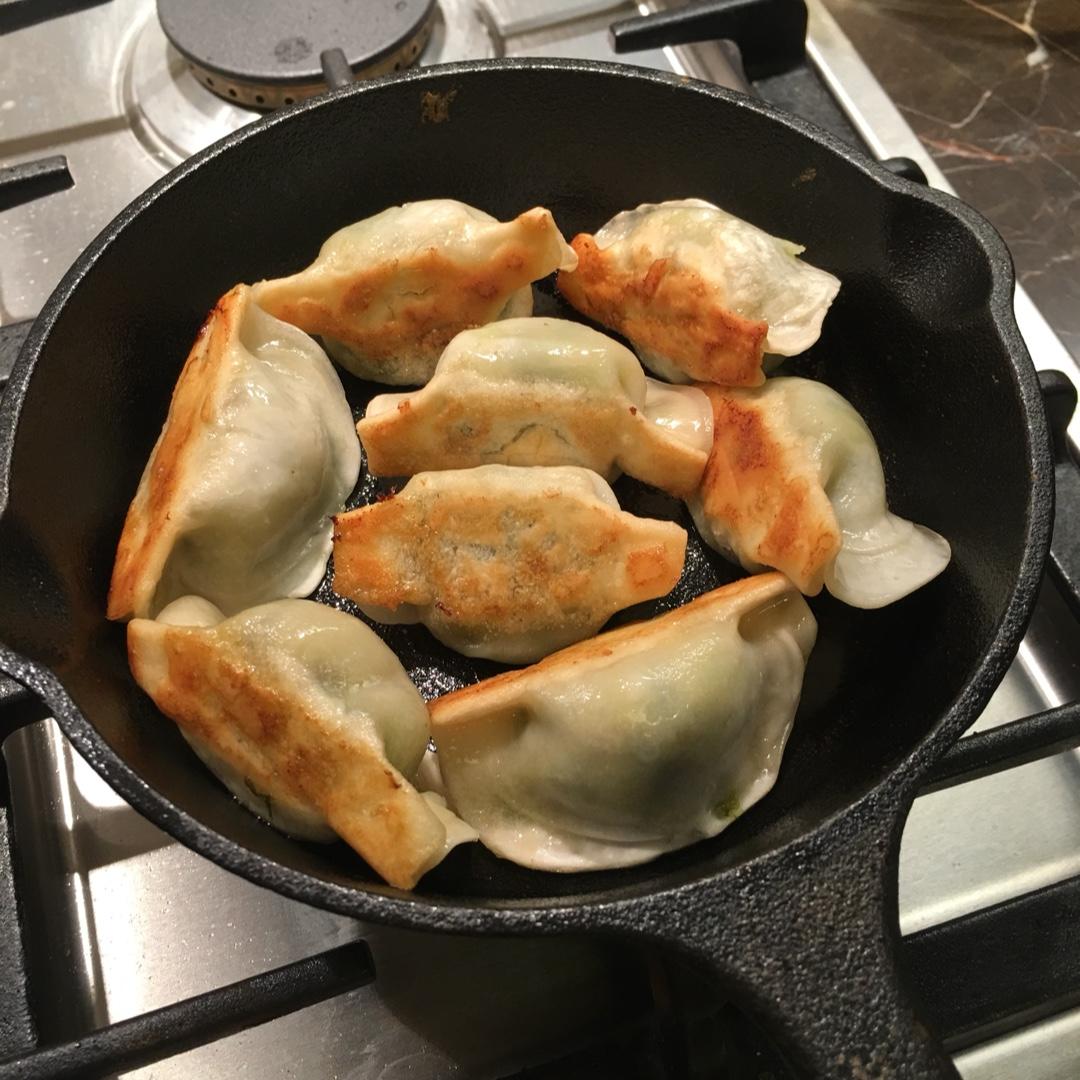 速冻水饺吃腻了吗~变锅贴吧(๑´ڡ`๑)