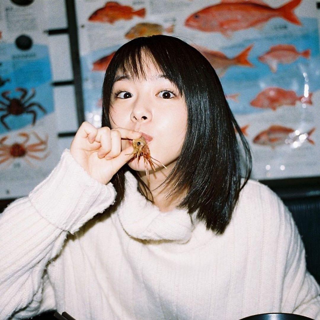 闵玧其是女孩子