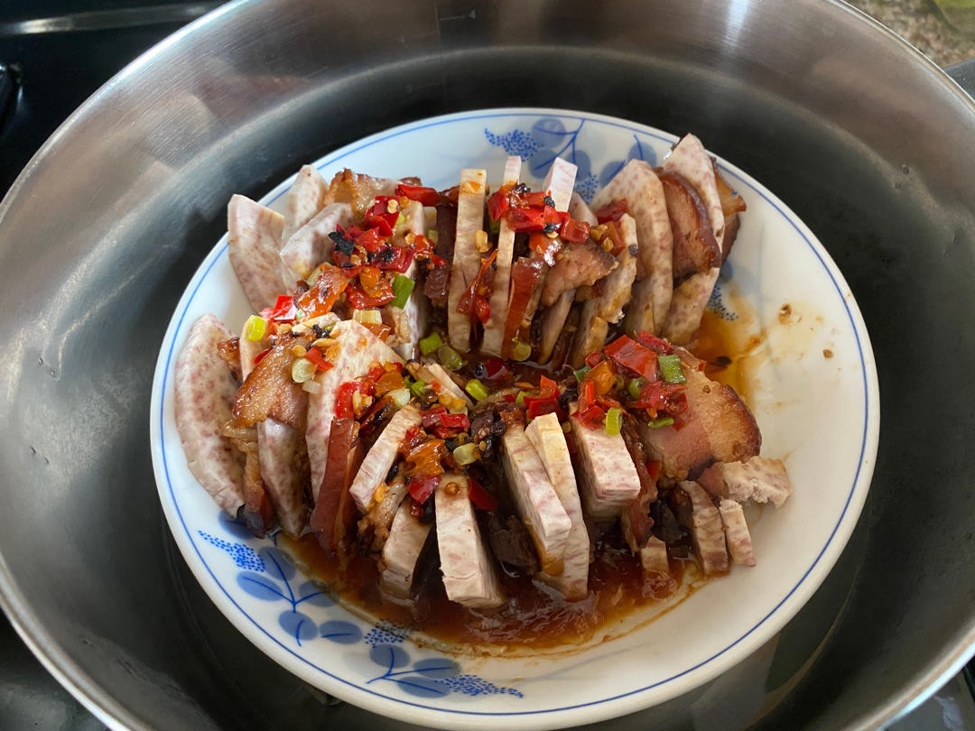 荔浦芋头蒸腊肉