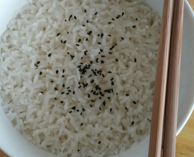 一起用餐吧__微波炉做一人份米饭的做法