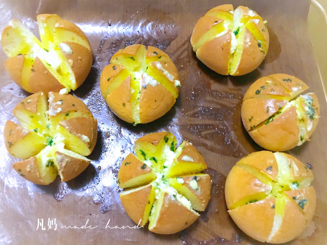 韩国街头网红蒜香面包『蒜你狠』