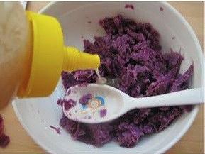 蜂蜜杏仁紫薯的做法 步骤2