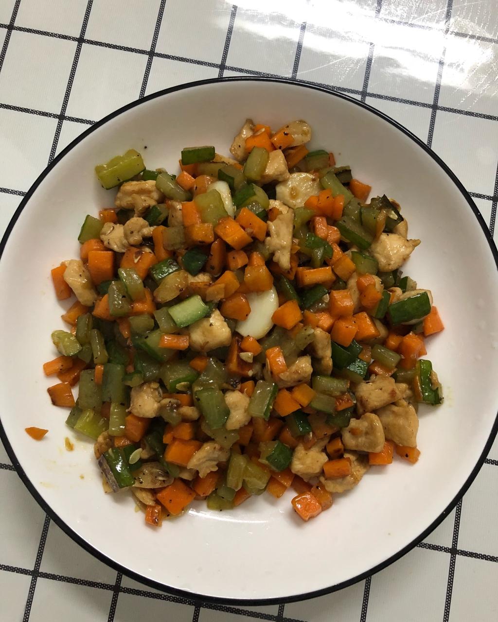 胡萝卜黄瓜鸡胸肉