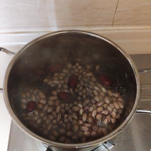 红枣煮花生的做法 步骤4